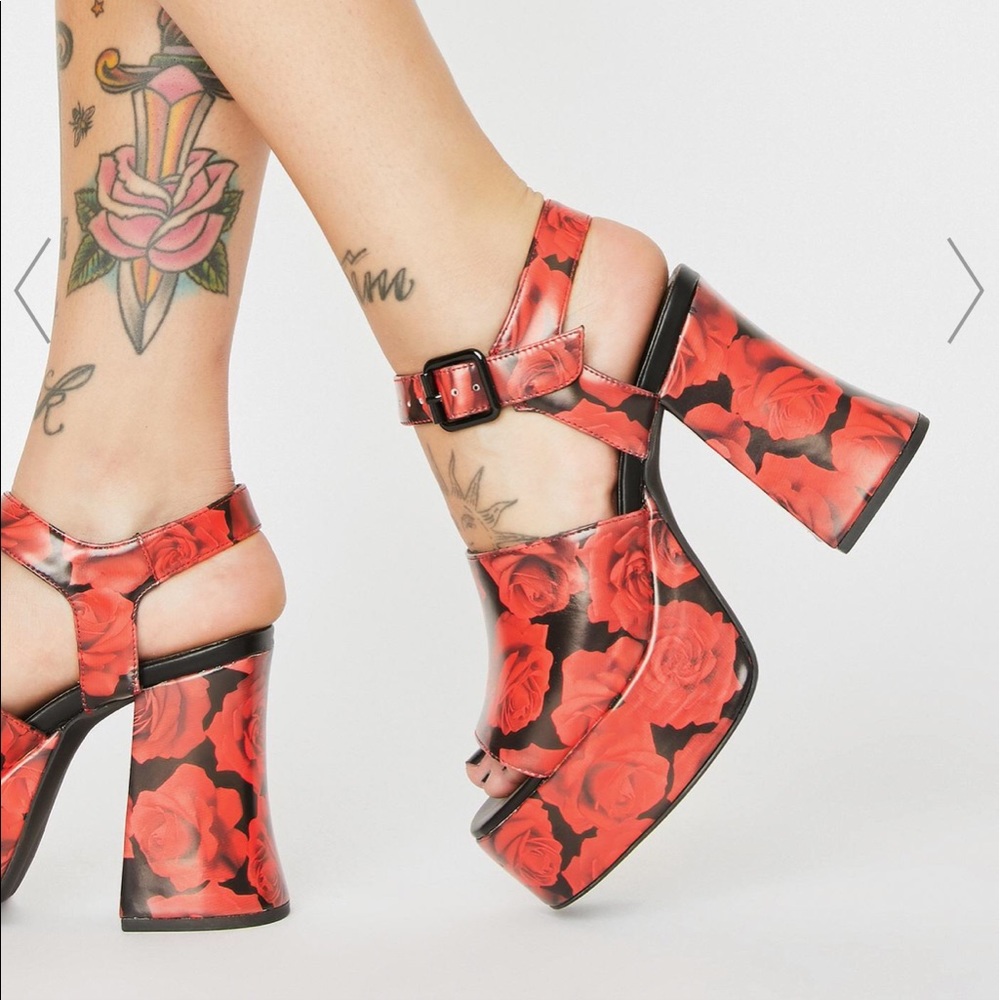 Delia’s SOMEBUDY TO LUV PLATFORM HEELS US 8